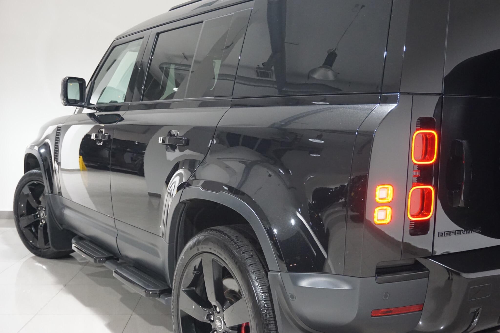 Land Rover Defender 110 3.0 D250 MHEV HSE Hard Top SUV 5dr Diesel Auto 4WD MWB Euro 6 (s/s) (250 ps)